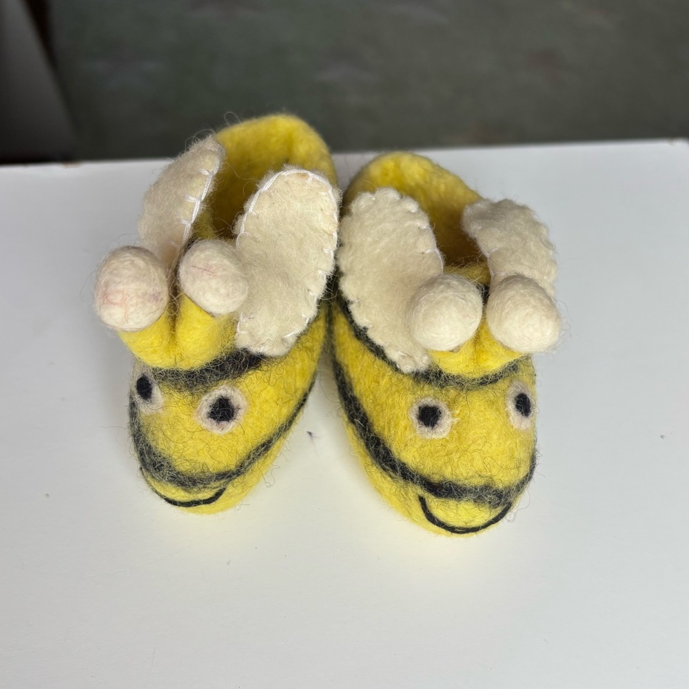 New Handmade Baby Bumblebee Wool Crib Shoes